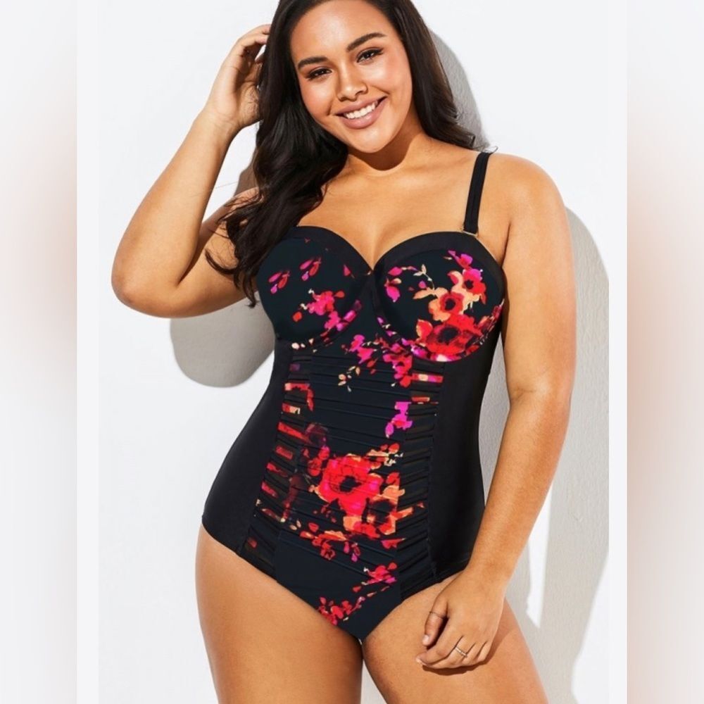 NWT One Piece Swimsuit. Size Medium. Floral. Meet‎ Curves!